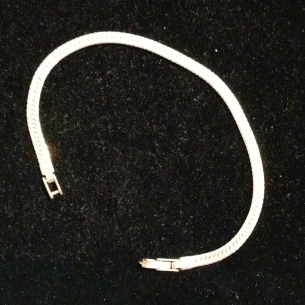 7 inch Gold tone Bracelet